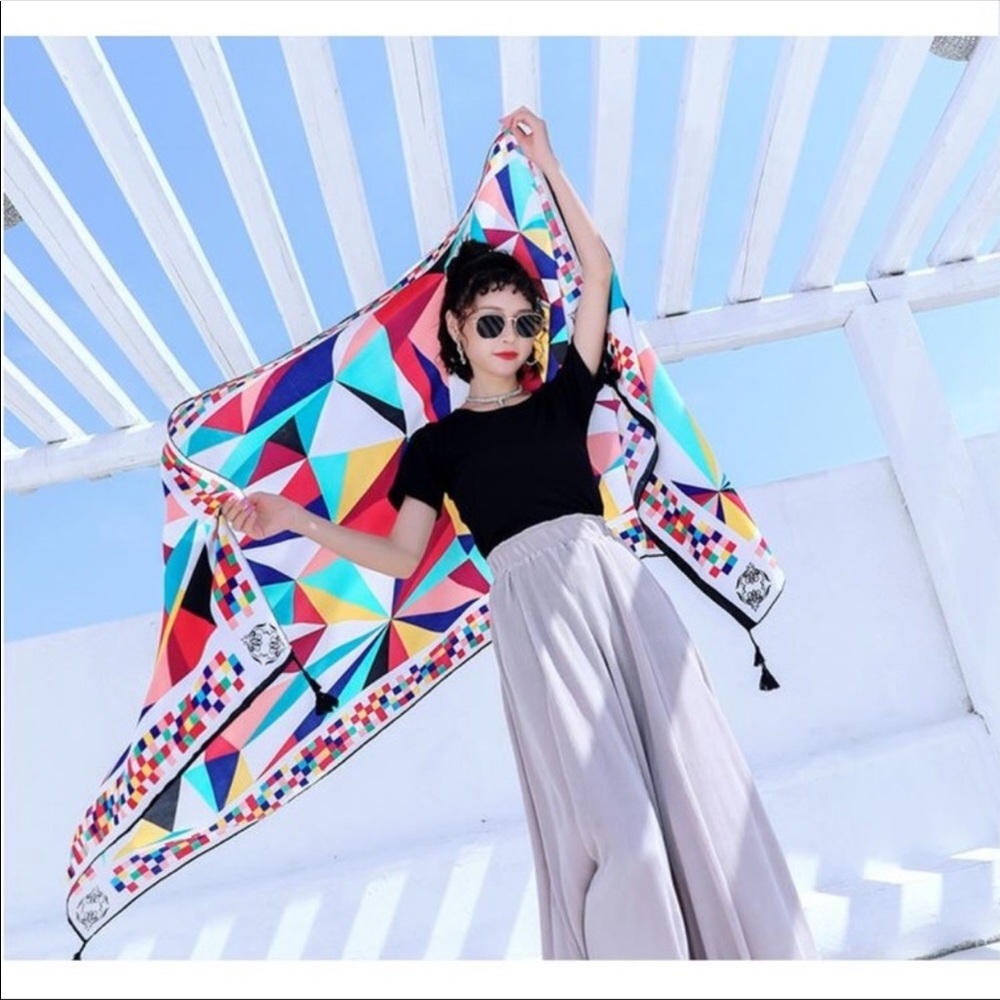 ▪️ONE LEFT!🔹 Geometric Patterned Scarf